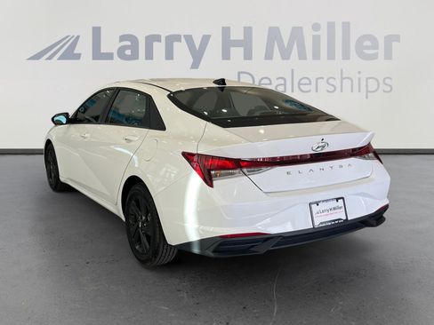 Used 2023 Hyundai Elantra SEL image 3
