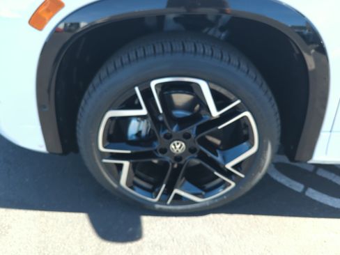 New 2026 Volkswagen Tiguan SEL R-Line AWD/4WD image 25