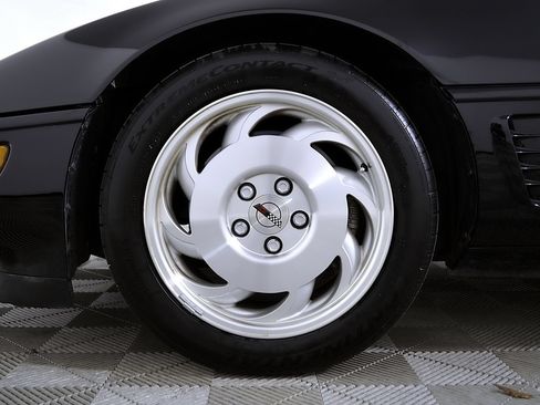 Used 1996 Chevrolet Corvette Coupe RWD image 11