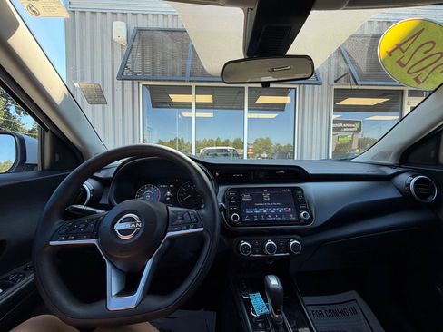 Used 2024 Nissan Kicks SV FWD image 10