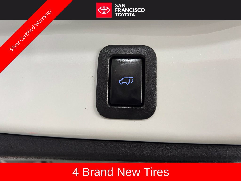 Certified 2017 Toyota Highlander XLE AWD/4WD image 40