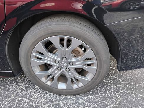 Used 2025 Honda Odyssey Touring image 13