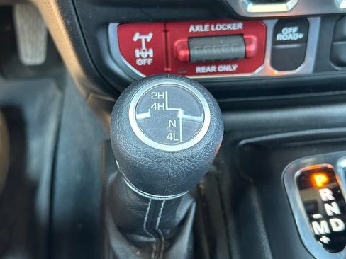 Used 2024 Jeep Gladiator Sport AWD/4WD image 25