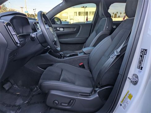 Certified 2024 Volvo C40 P8 Recharge Ultimate w/ Protection Package Premier image 12