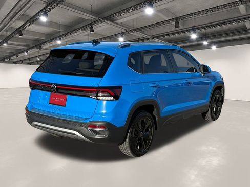 Used 2025 Volkswagen Taos SE image 16