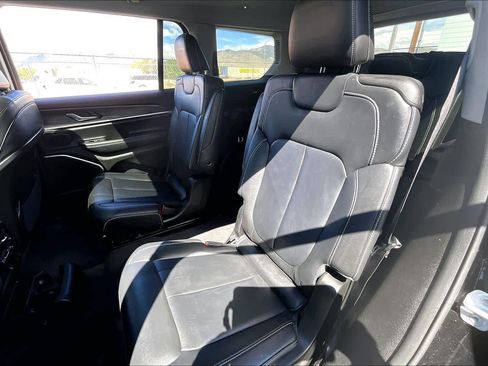 Used 2022 Jeep Grand Cherokee L Limited image 21