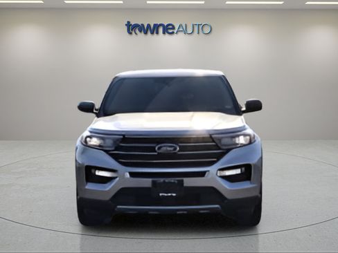 Used 2022 Ford Explorer XLT w/ Equipment Group 202A AWD/4WD image 9