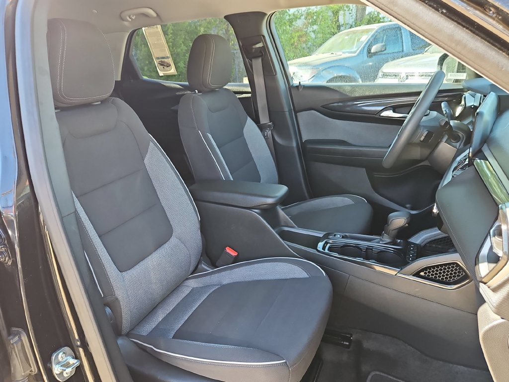 Used 2025 Chevrolet TrailBlazer LT AWD/4WD image 31