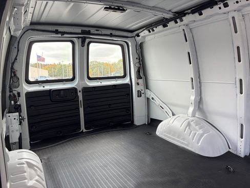 New 2025 Chevrolet Express 2500 image 13