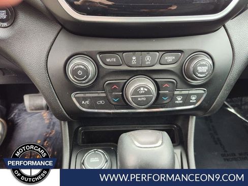 Used 2019 Jeep Cherokee Limited w/ Technology Group AWD/4WD image 19