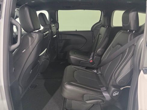 New 2026 Chrysler Pacifica Select FWD image 20