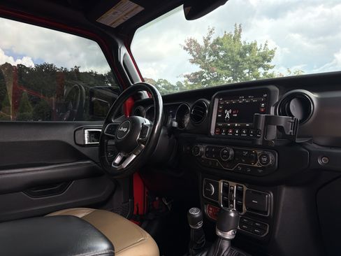 Used 2019 Jeep Wrangler Unlimited Rubicon AWD/4WD image 6