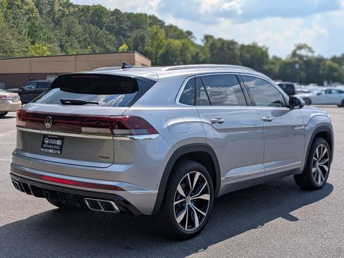 Used 2025 Volkswagen Atlas Cross Sport SEL Premium R-Line AWD/4WD image 9