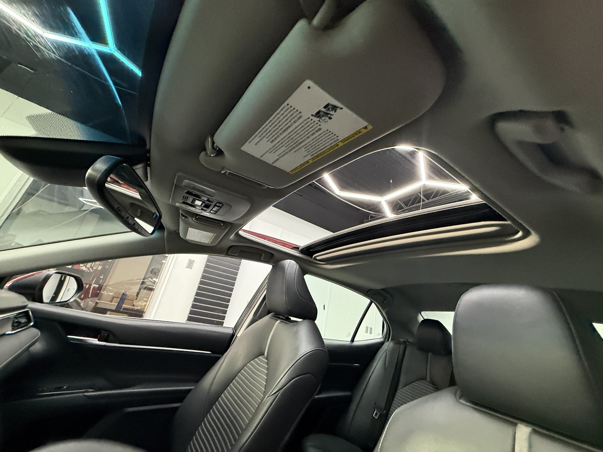 Used 2018 Toyota Camry FWD image 19