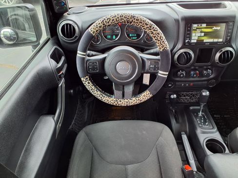 Used 2015 Jeep Wrangler Unlimited Sport w/ Connectivity Group image 8