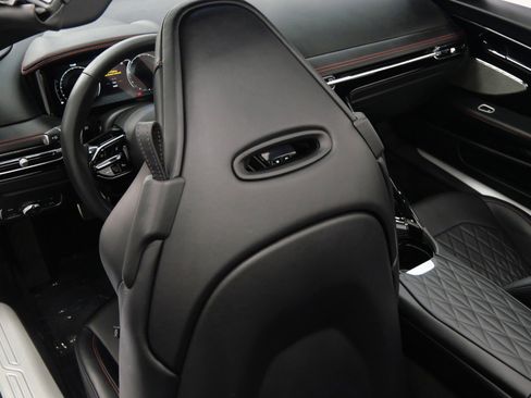 Used 2025 Aston Martin DB12 Convertible RWD image 31