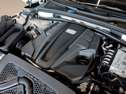 Used 2025 Porsche Macan GTS image 27