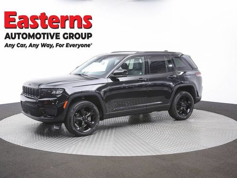 Used 2024 Jeep Grand Cherokee Laredo AWD/4WD image 58