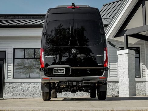 Used 2025 Mercedes-Benz Sprinter 2500 image 8