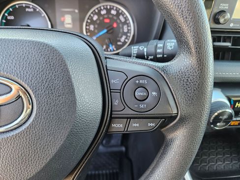 Used 2022 Toyota RAV4 XLE w/ Convenience Package image 19