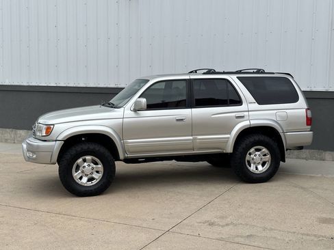 Used 2000 Toyota 4Runner Limited image 9
