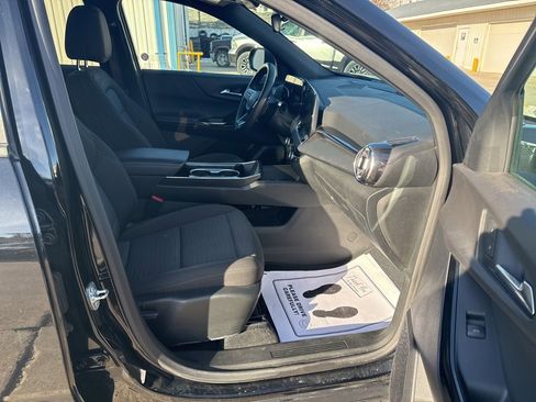 Used 2025 Chevrolet Equinox LT image 17