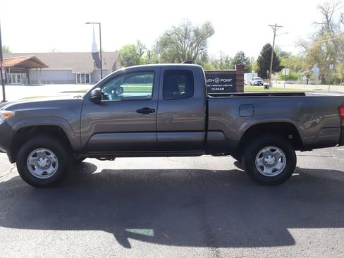Used 2020 Toyota Tacoma SR image 9