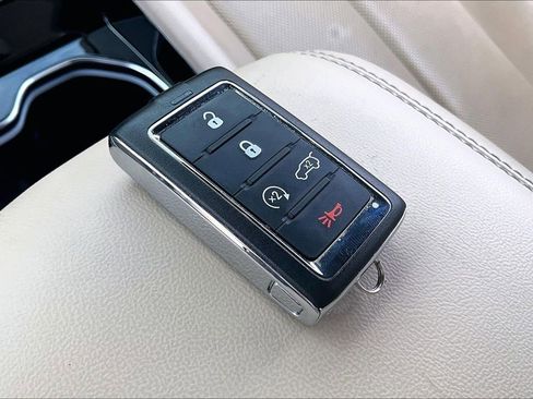 Used 2023 Jeep Grand Cherokee Limited w/ Luxury Tech Group II image 32