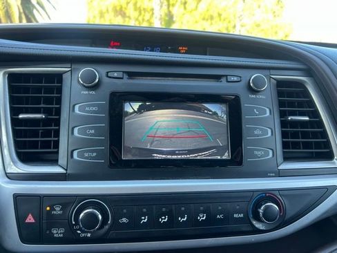 Used 2019 Toyota Highlander LE FWD image 24