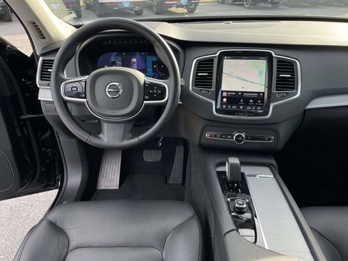 Used 2025 Volvo XC90 B5 Core AWD/4WD image 4
