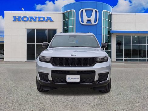 Used 2025 Jeep Grand Cherokee L Laredo RWD image 8