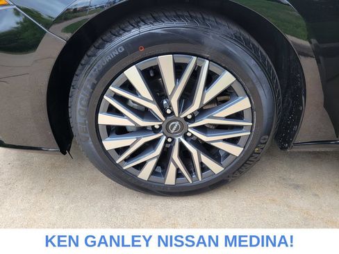 Certified 2025 Nissan Altima 2.5 SV FWD image 18