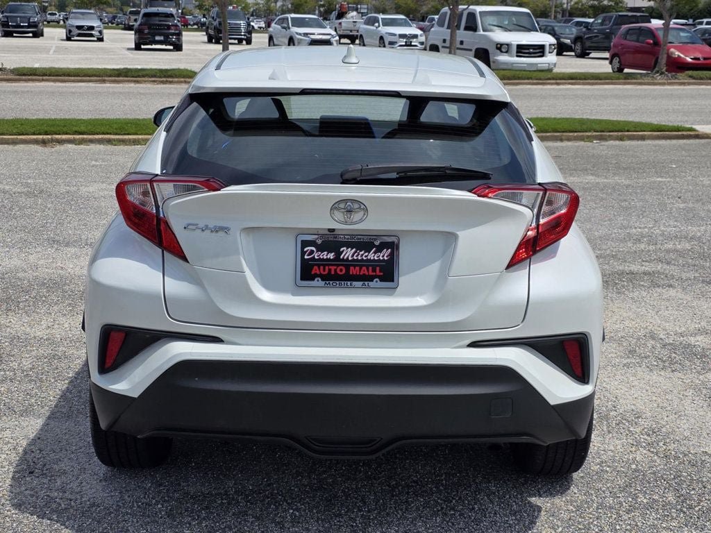 Used 2021 Toyota C-HR XLE FWD image 3