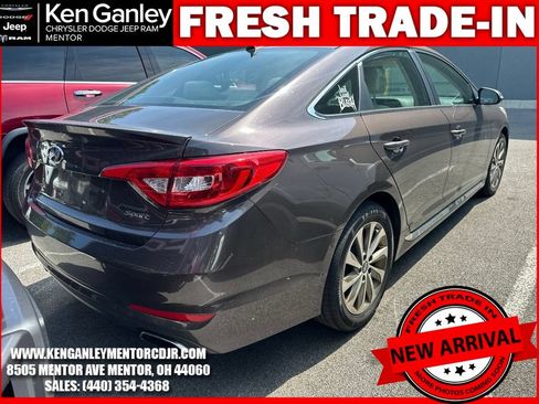 Used 2014 Hyundai Elantra SE w/ Option Group 02 FWD image 10