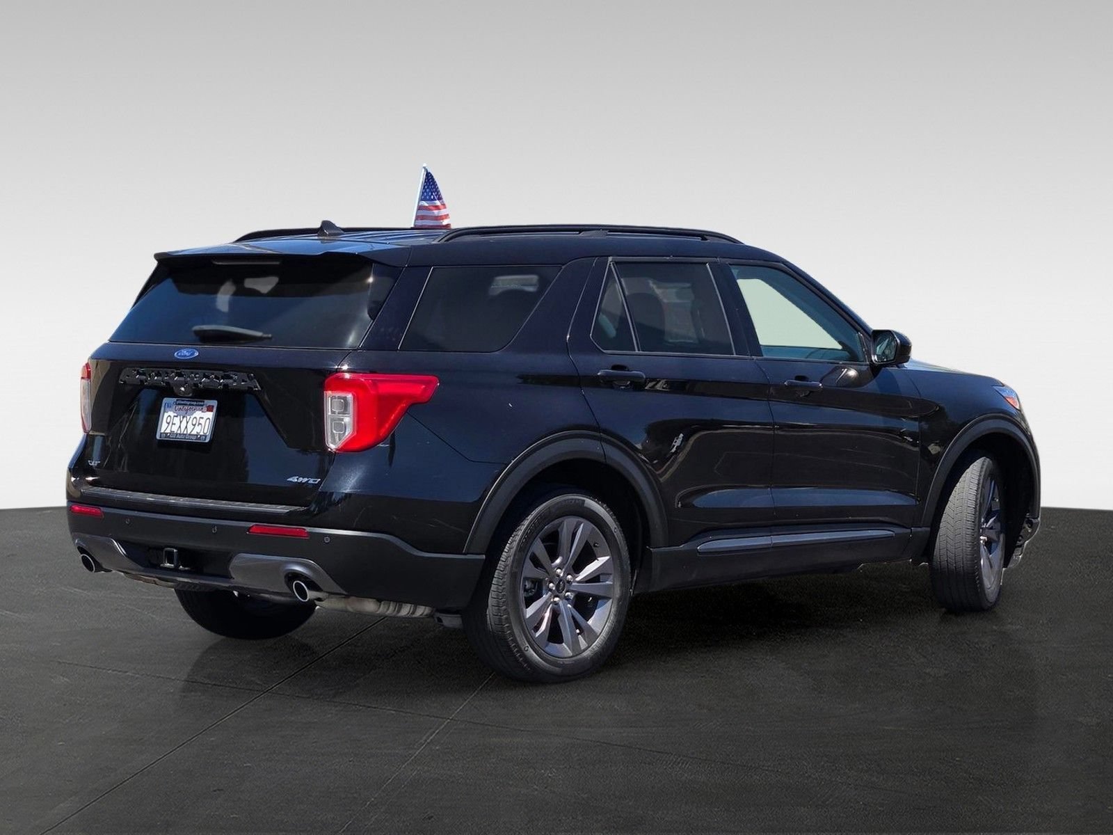 Used 2023 Ford Explorer XLT w/ Equipment Group 202A AWD/4WD image 5