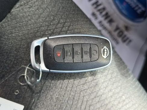 Used 2025 Nissan Rogue SV image 28