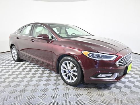 Used 2017 Ford Fusion SE w/ Fusion SE Technology Package FWD image 9