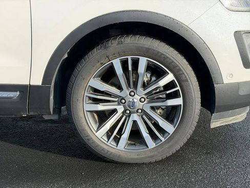 Used 2017 Ford Explorer Platinum image 10