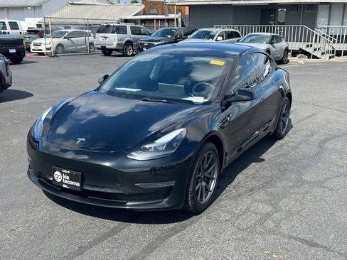 Used 2023 Tesla Model 3 Standard Range image 3