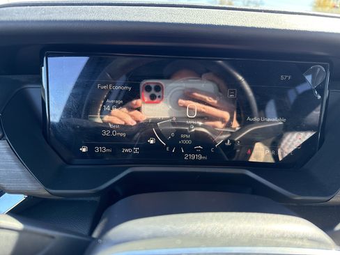 Used 2025 GMC Acadia Denali image 21