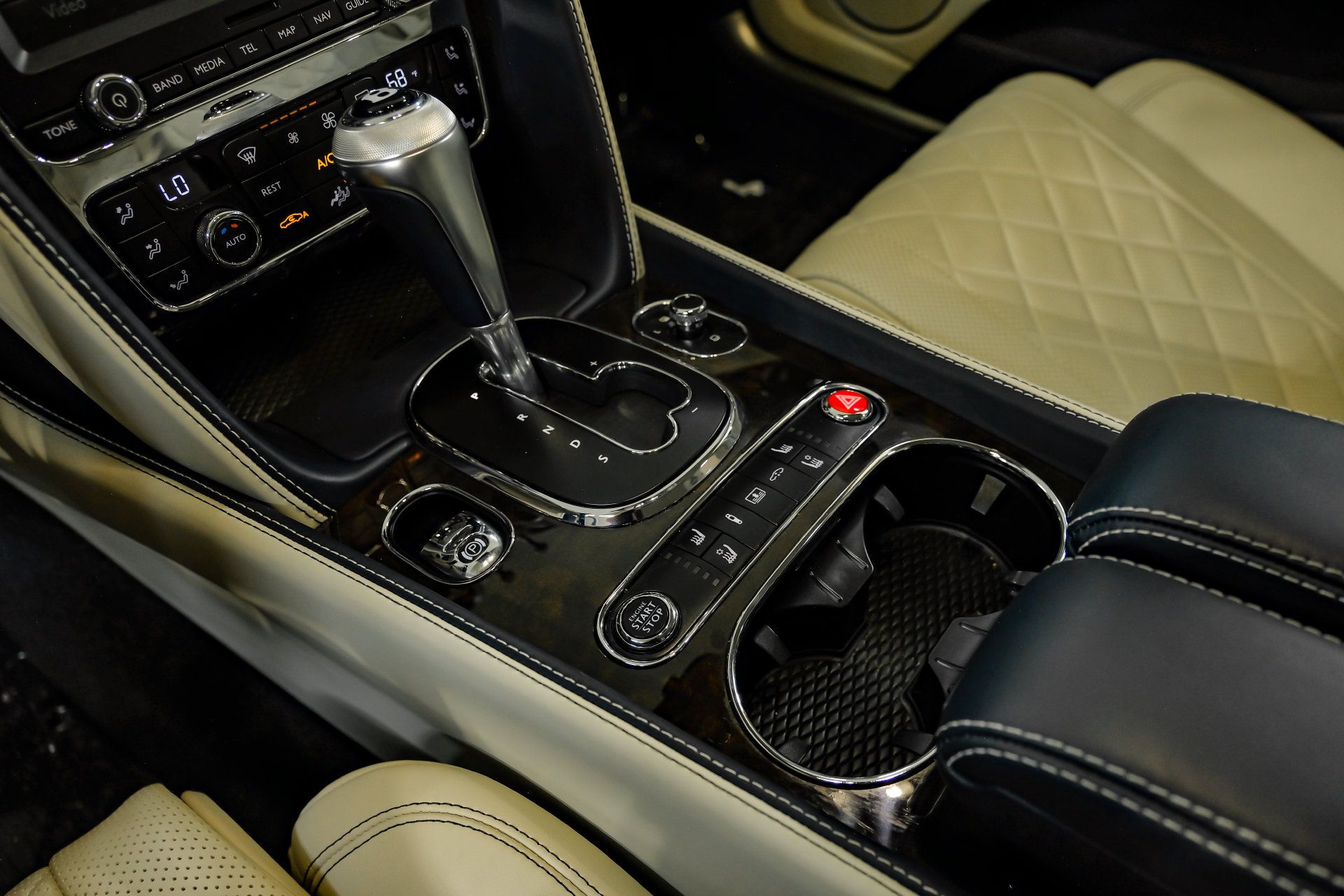 Used 2018 Bentley Flying Spur W12 AWD/4WD image 32