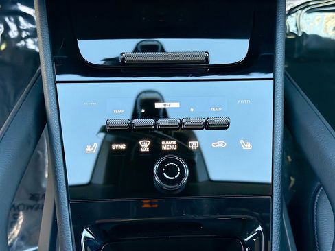 Used 2025 Porsche Cayenne image 62