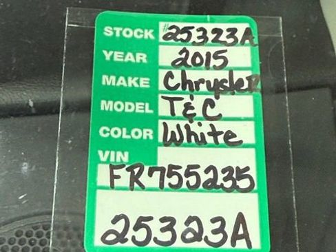 Used 2015 Chrysler Town & Country Touring w/ Driver Convenience Group image 19