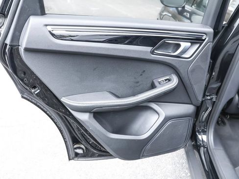 Used 2023 Porsche Macan AWD/4WD image 23