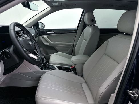 Used 2022 Volkswagen Tiguan SE w/ Panoramic Sunroof Package AWD/4WD image 19