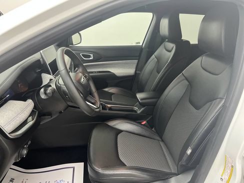 Used 2024 Jeep Compass Latitude AWD/4WD image 12