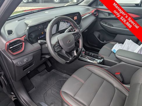 Used 2025 Chevrolet TrailBlazer RS w/ Convenience Package AWD/4WD image 13