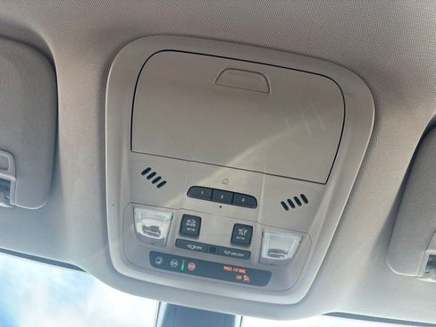Used 2021 Buick Enclave Avenir w/ Avenir Technology Package AWD/4WD image 19