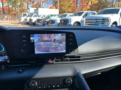 Certified 2025 Hyundai Elantra Sport image 18