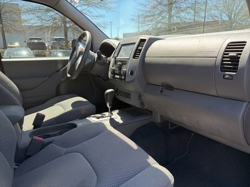 Used 2020 Nissan Frontier SV image 31